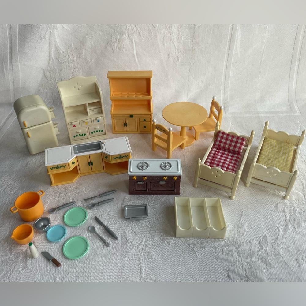 Sylvanian Families Calico Critters Furniture Set w Accessories Kitchen Bed Lot